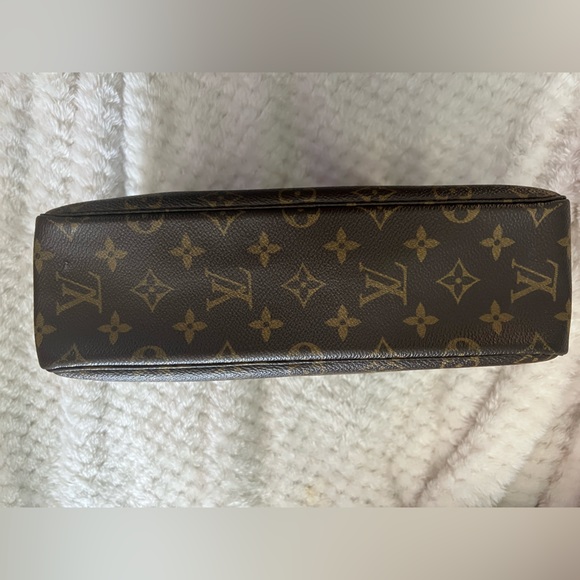 Pre-Loved Louis Vuitton Monogram Trousse Toilette 28 COSMETIC POUCH BAG - Picture 4 of 10